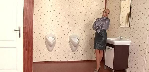  Perverted wench gets messy at gloryhole and coveered with slime